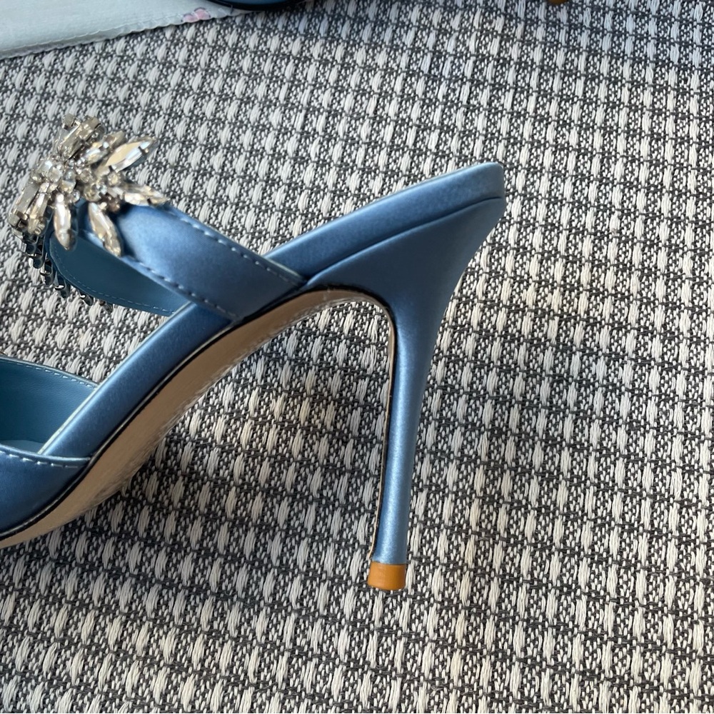 Manolo Blahnik Blue Embellished Pointed-Toe Mules - Picture 6 of 9